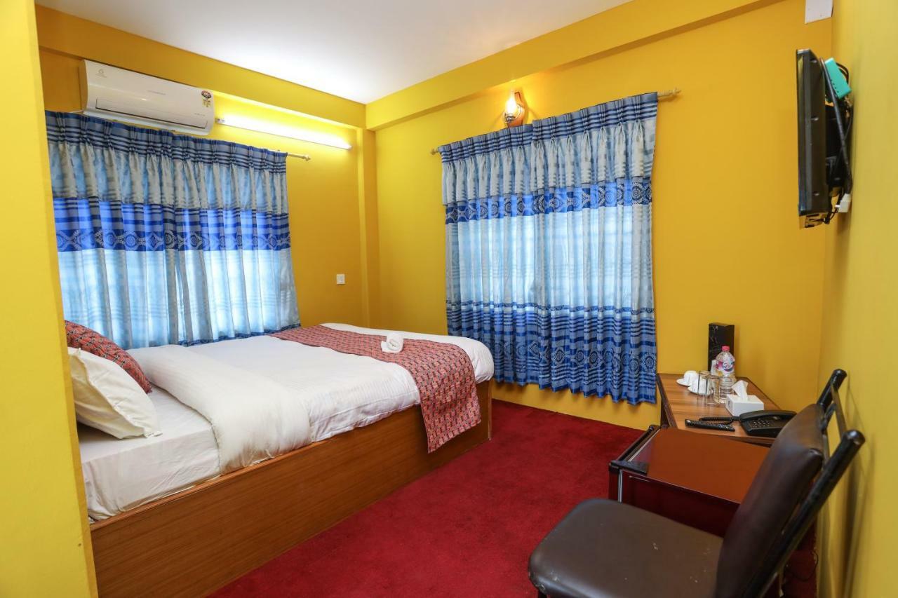 Hotel Blue Magnet Pokhara Exterior foto