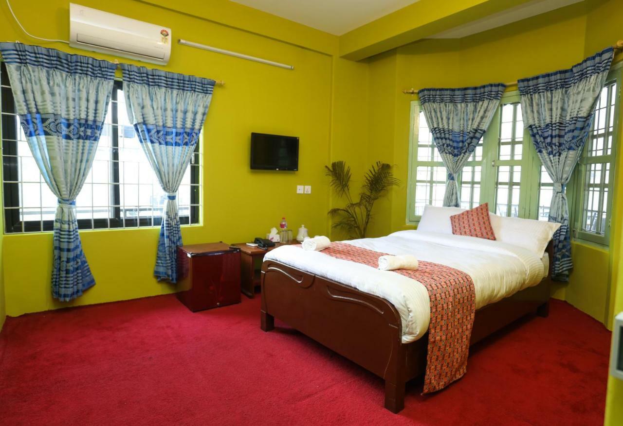 Hotel Blue Magnet Pokhara Exterior foto